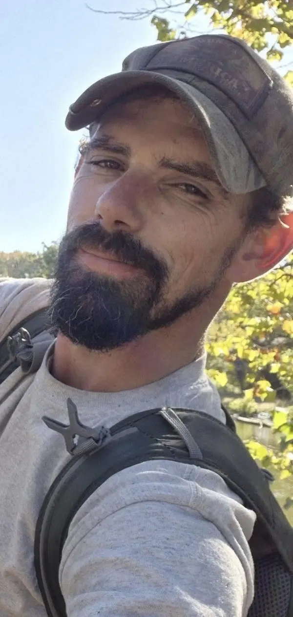 image 2026 02 18 110204144 Man with beard and cap outdoors, smiling